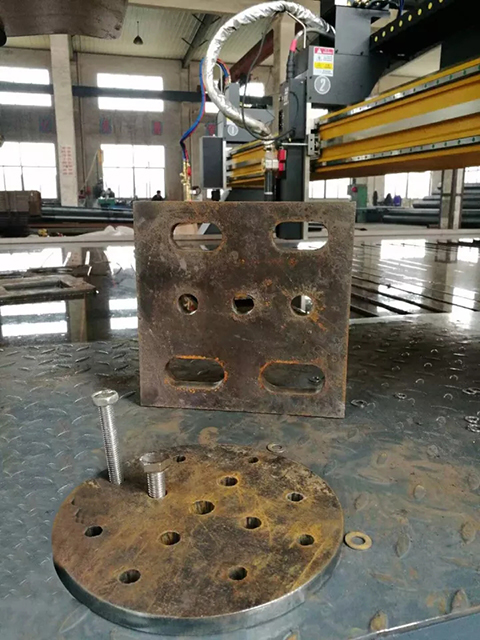 路灯出产厂家用人生就是博官网数控等离子切割机现场切割的工件