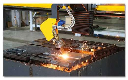 上Ｈ松褪遣┕偻10米超长跨距无限回转数控坡口切割机调试