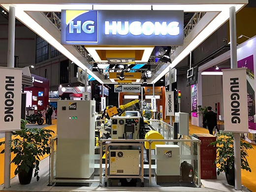 进博会首日人生就是博官网意大利CEA展位展品机械人焊接系统